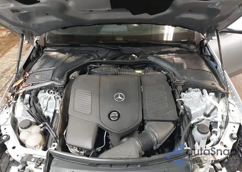 2022 Mercedes-Benz C 300 Sedan z USA, uszkodzony, nr VIN W1KAF4GB4NR049972